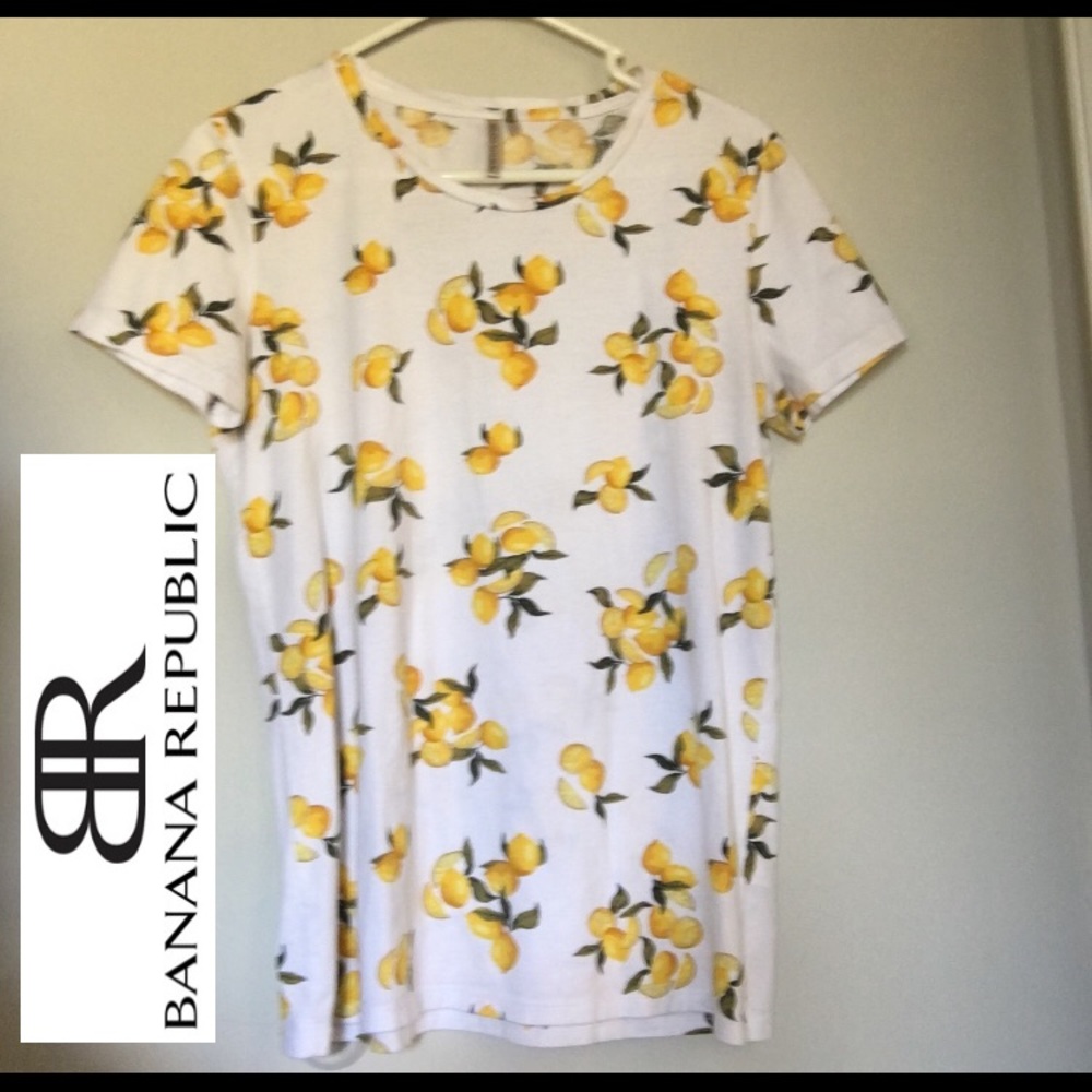 - Banana Republic Lemon T-shirt, Size: M